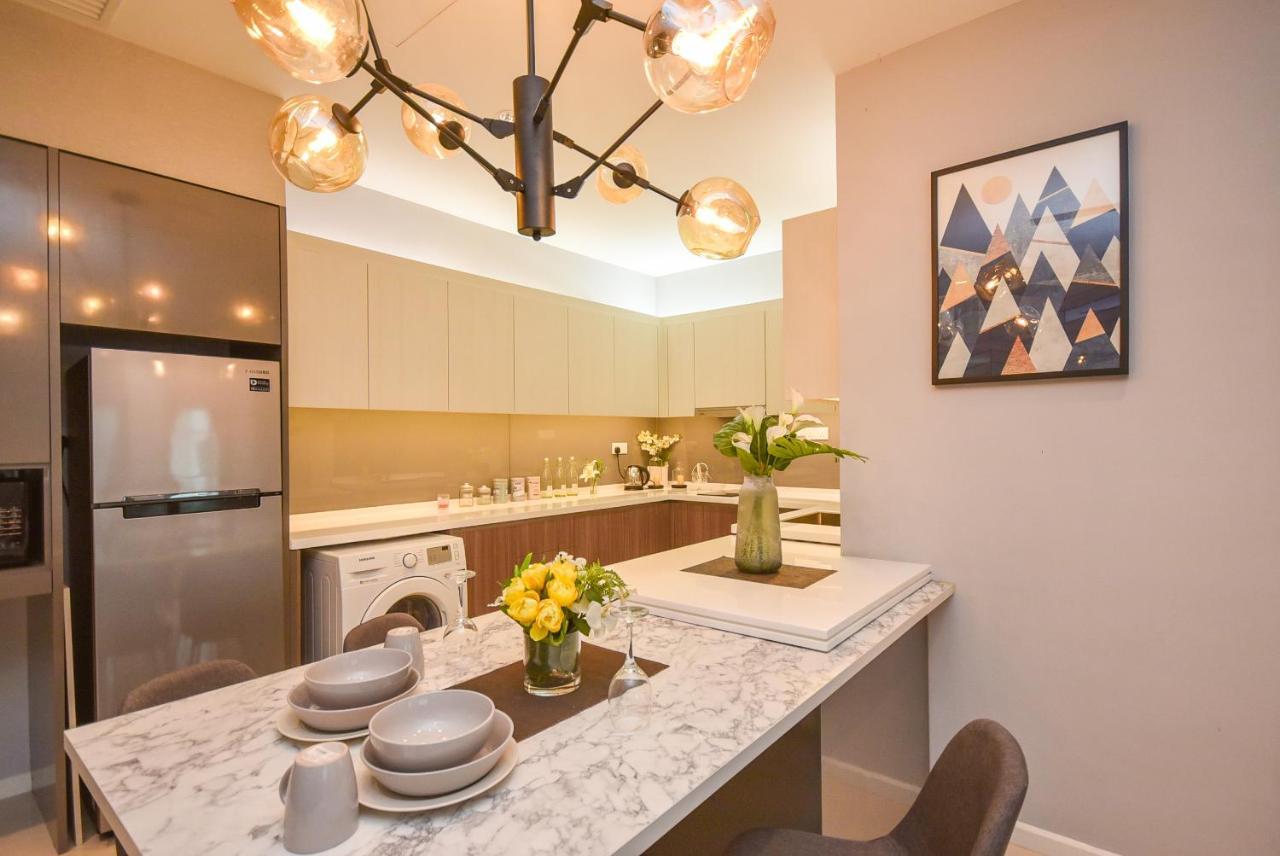 Suasana Residence By Nest Home Τζόχορ Μπάχρου Εξωτερικό φωτογραφία