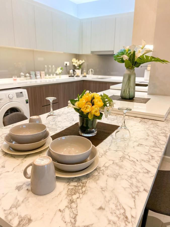 Suasana Residence By Nest Home Τζόχορ Μπάχρου Εξωτερικό φωτογραφία