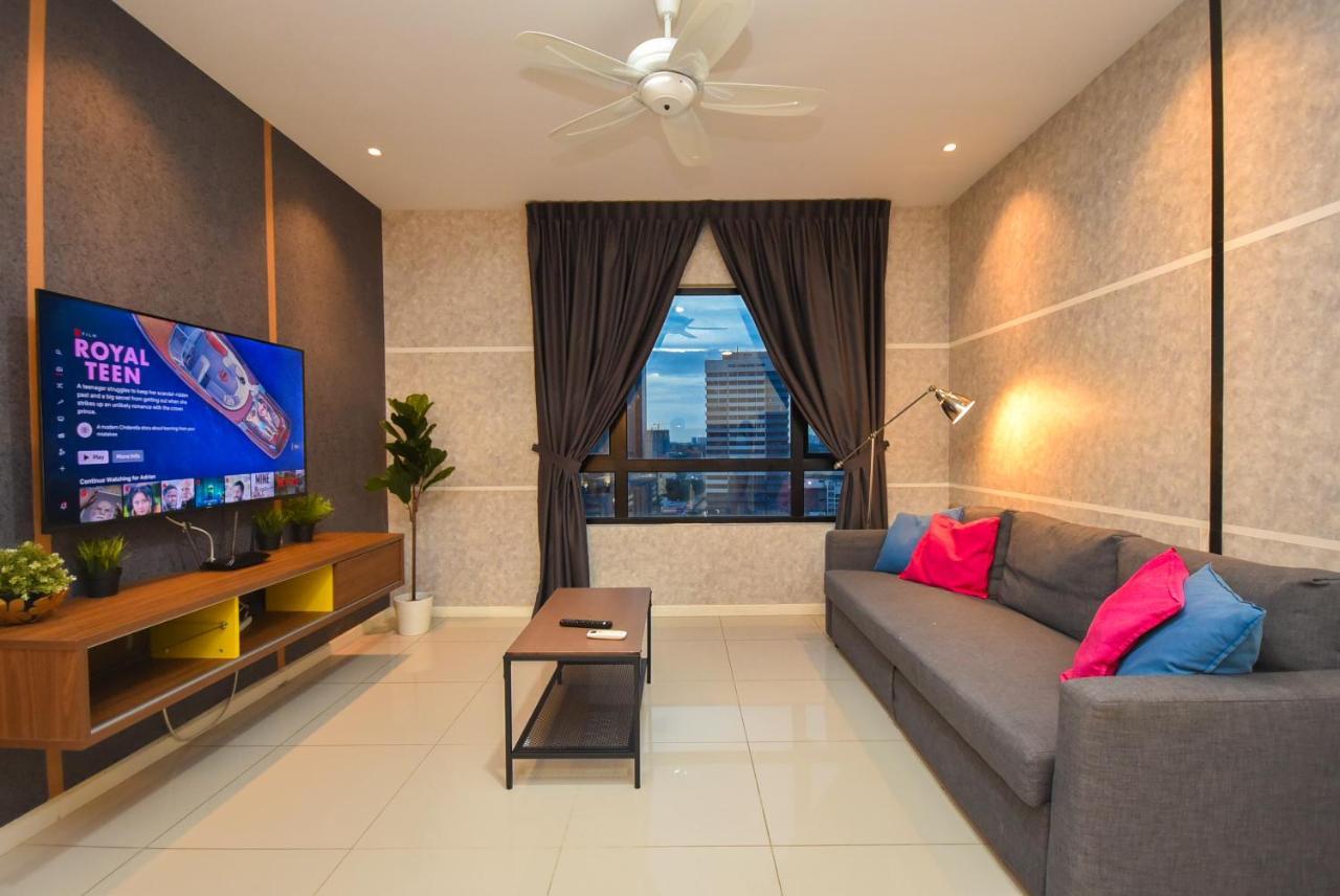 Suasana Residence By Nest Home Τζόχορ Μπάχρου Εξωτερικό φωτογραφία