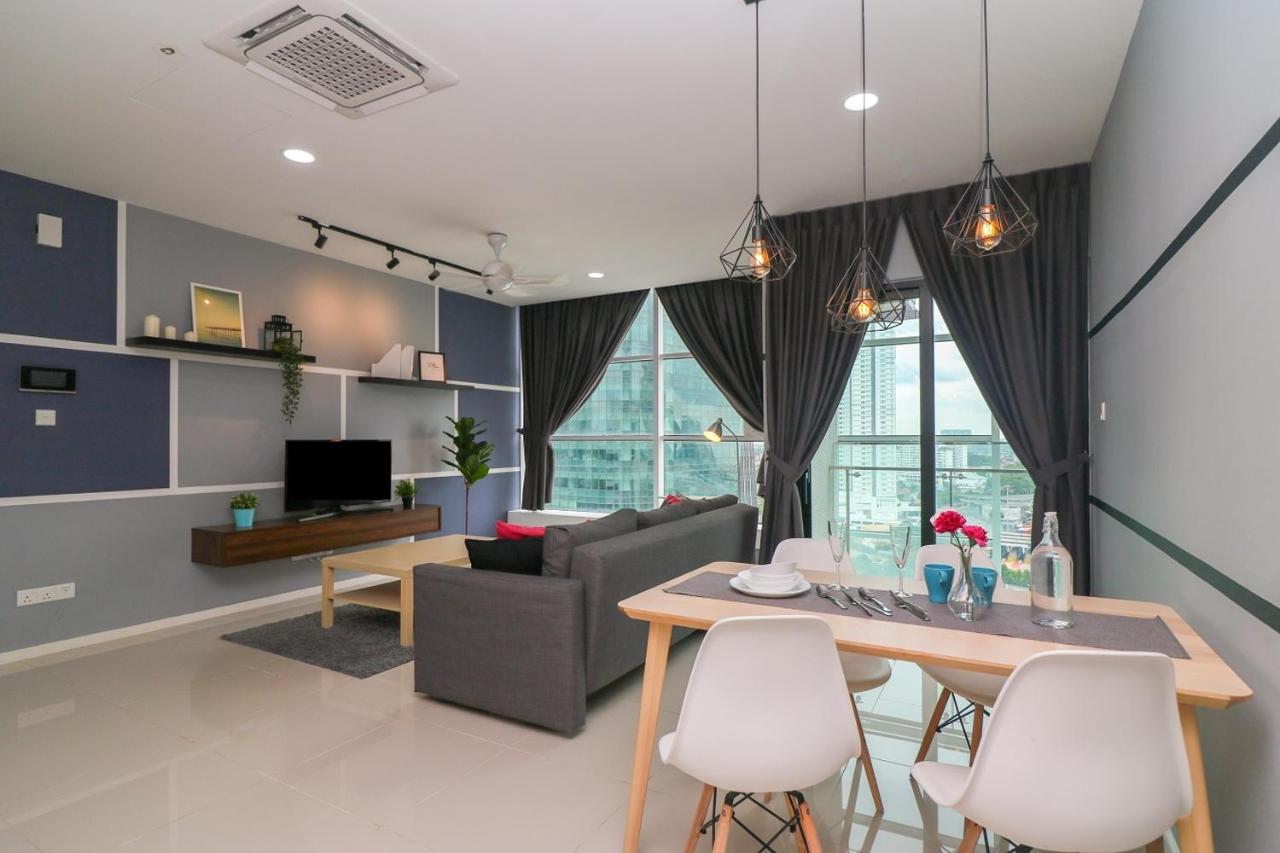 Suasana Residence By Nest Home Τζόχορ Μπάχρου Εξωτερικό φωτογραφία